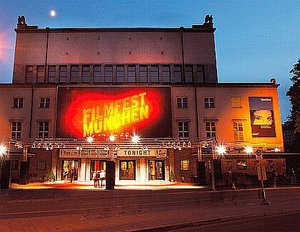 Folgen Sie der blauen Linie... Folgen Sie der blauen Linie...