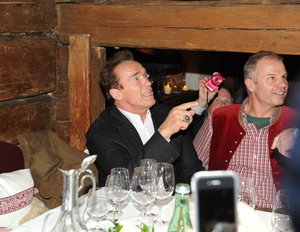 Arnold Schwarzenegger kapituliert im Stanglwirt vor Reporter Arnold Schwarzenegger kapituliert im Stanglwirt vor Reporter