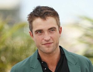 Robert Pattinson: Crew pinkelt in Zicken-Badewanne Robert Pattinson: Crew pinkelt in Zicken-Badewanne