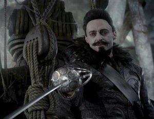 Pan: Hugh Jackman & Rooney Mara duellieren sich auf fliegendem Schiff Pan: Hugh Jackman & Rooney Mara duellieren sich auf fliegendem Schiff