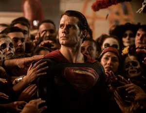 “Batman v Superman”: Beeinflusst Resonanz Superman-Solofilm? “Batman v Superman”: Beeinflusst Resonanz Superman-Solofilm?