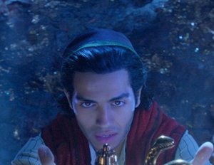 Nach neuem Teaser-Trailer zu „Aladdin“: Will Smith erstmals in Flaschengeist-Gestalt Nach neuem Teaser-Trailer zu „Aladdin“: Will Smith erstmals in Flaschengeist-Gestalt