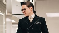 Serien-Highlight für Disney+ mit MCU-Star: Erste eindrucksvolle Bilder zu „Becoming Karl Lagerfeld“