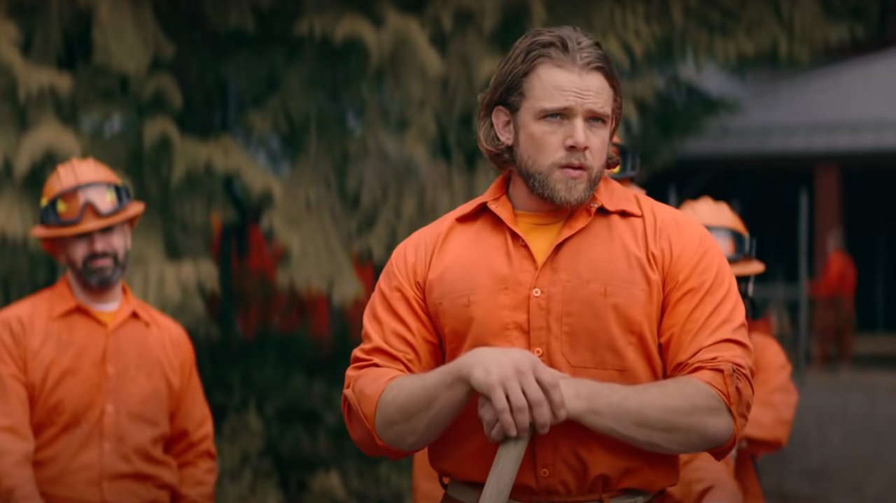 Max Thieriot in der Rolle des Häftlings Bode.