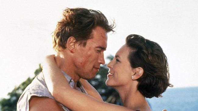 Harry (Arnold Schwarzenegger) und Helen (Jamie Lee Curtis) führen ein fast perfektes Leben.