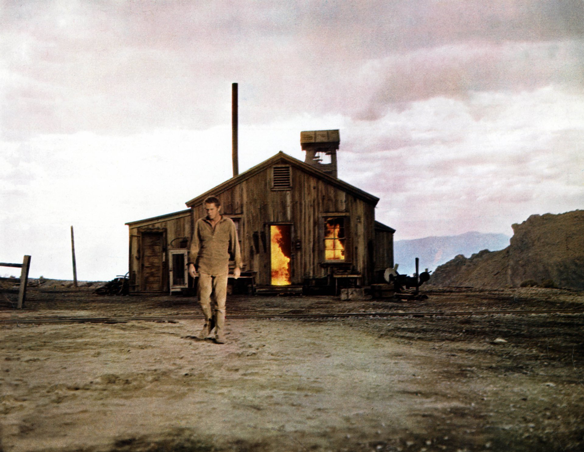 Hier im Stream: Gewaltiges Westernepos, das Fans mindestens einmal gesehen haben sollten ccf1d3f84d46b01522de88f6cb cmUgMTkyMCADMDBjMWZkYjVkOGM=