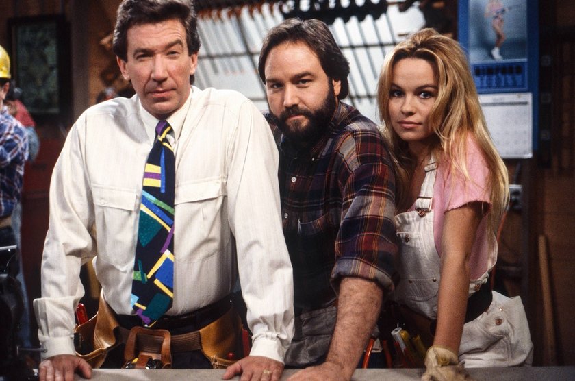 HOME IMPROVEMENT, from left: Tim Allen, Richard Karn, Pamela Anderson, 1992, 1991-99. ph: Jerry Fitzgerald/Touchstone Television / Courtesy: Everett CollectionTSDHOIM TO053 PUBLICATIONxINxGERxSUIxAUTxONLY Copyright: xx TSDHOIM TO053 TSDHOIM_TO053_H