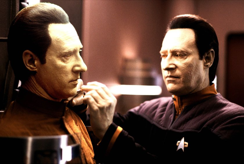 STAR TREK: NEMESIS, Brent Spiner with his duplicate, 2002. Copyright 2002 by Paramount Pictures/Courtesy: Everett Collection. Paramount/Courtesy Everett Collection ACHTUNG AUFNAHMEDATUM GESCHÄTZT PUBLICATIONxINxGERxSUIxAUTxONLY Copyright: xParamount/CourtesyxEverettxCollectionx MCDSTTR PA022