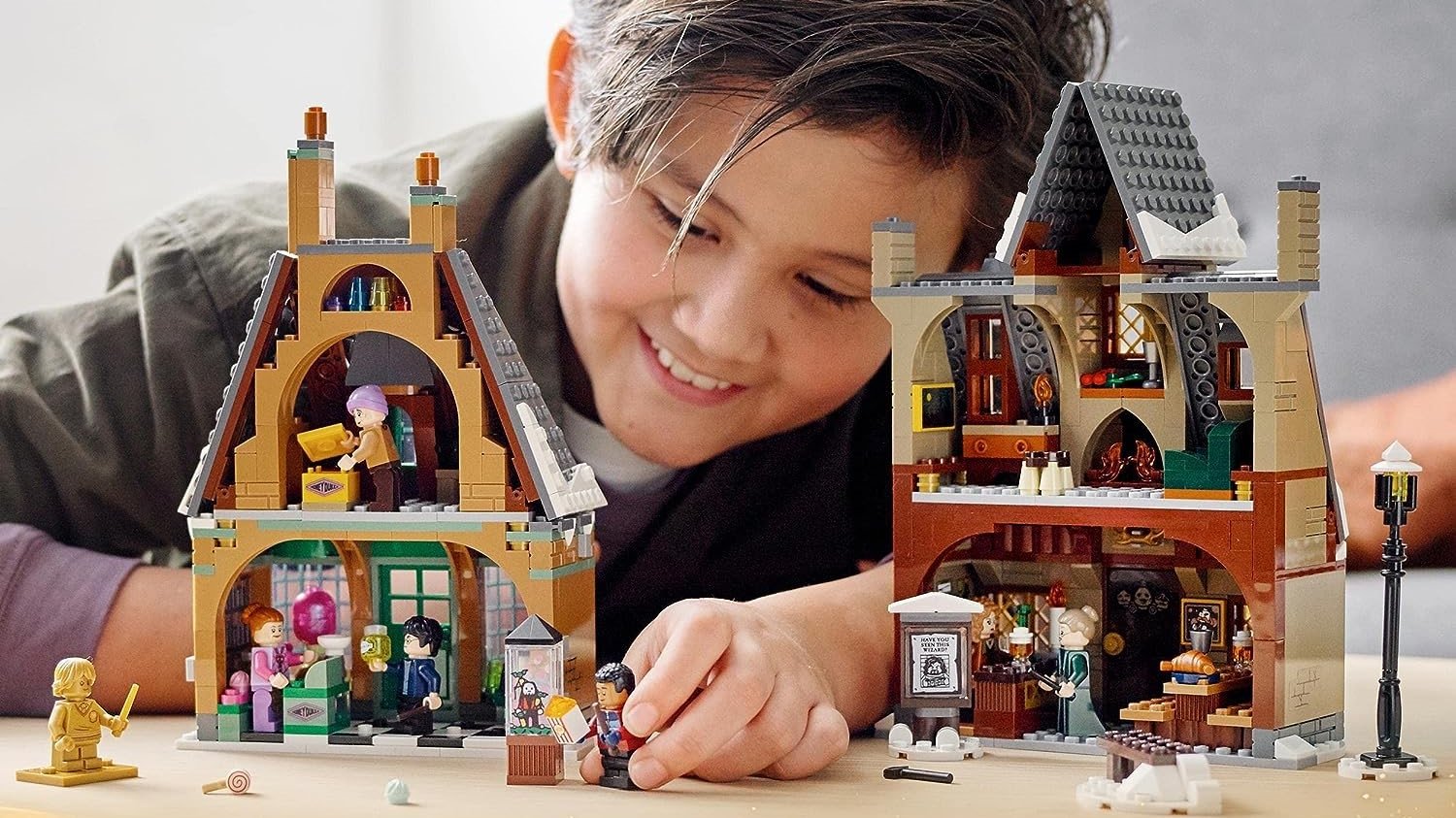 Das „Harry Potter Besuch in Hogsmeade“-Set von LEGO zum Angebotspreis bei Amazon