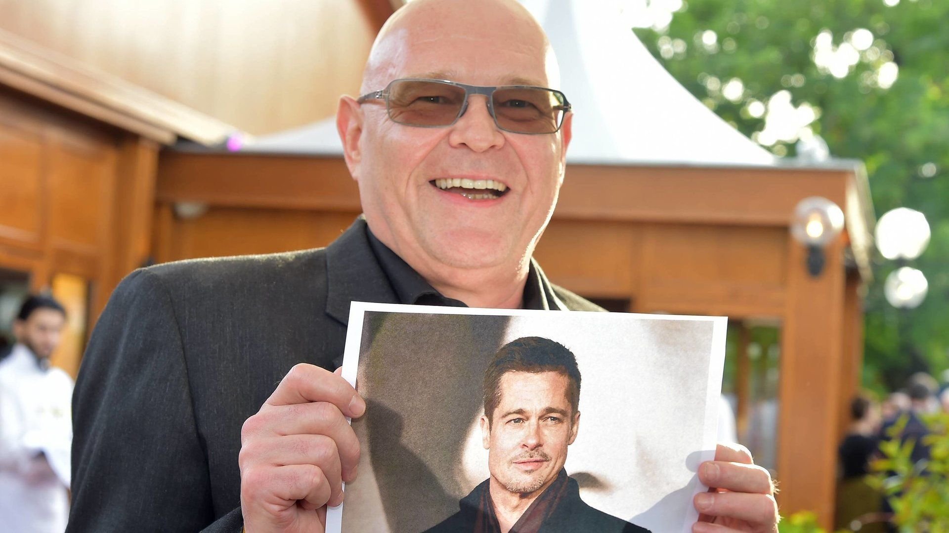 Stimmen-der-Hollywood-Stars-wie-Brad-Pitt-und-Leonardo-DiCaprio-So-sehen-die-Synchronsprecher-dahinter-aus