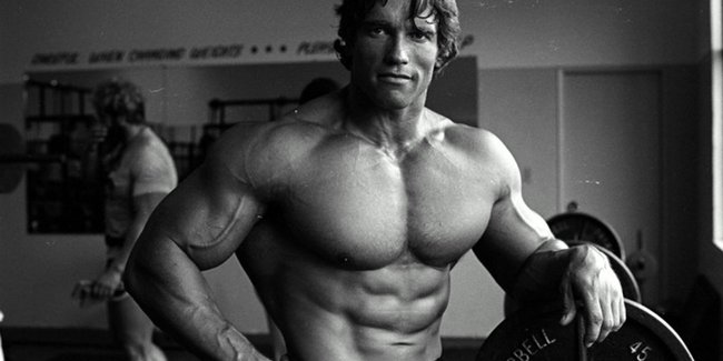 Arnold Schwarzenegger als noch recht unbekannter Bodybuilder.