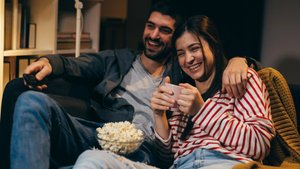 Liebesfilme auf Netflix 2025: Die 19 besten Dramen und Rom-Coms, die euer Herz höherschlagen lassen