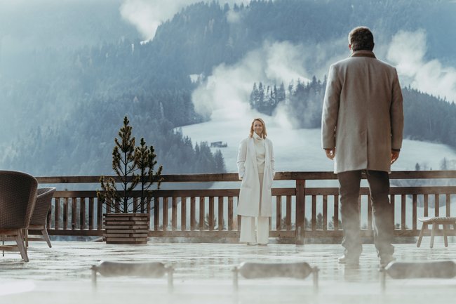 Dr. Martin Gruber (Hans Sigl) steht nicht nur eine Begegnung mit Franziska Hofstetter (Simone Hanselmann) bevor, sondern auch mit seinem Sohn Johann.