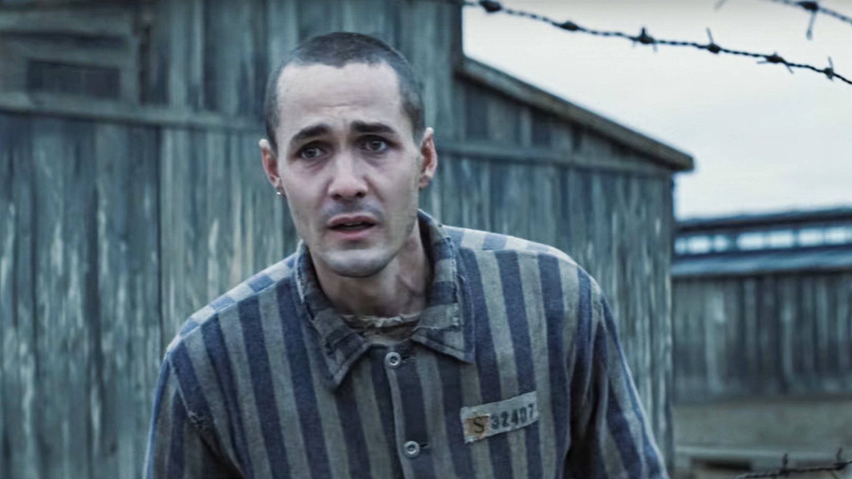 Jonah Hauer-King in „The Tattooist of Auschwitz“.