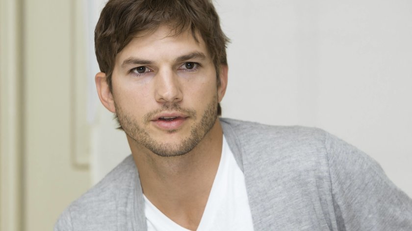 Ashton Kutcher promotet 2013 den Film „Jobs“ im Four Seasons Hotel in Beverly Hills.