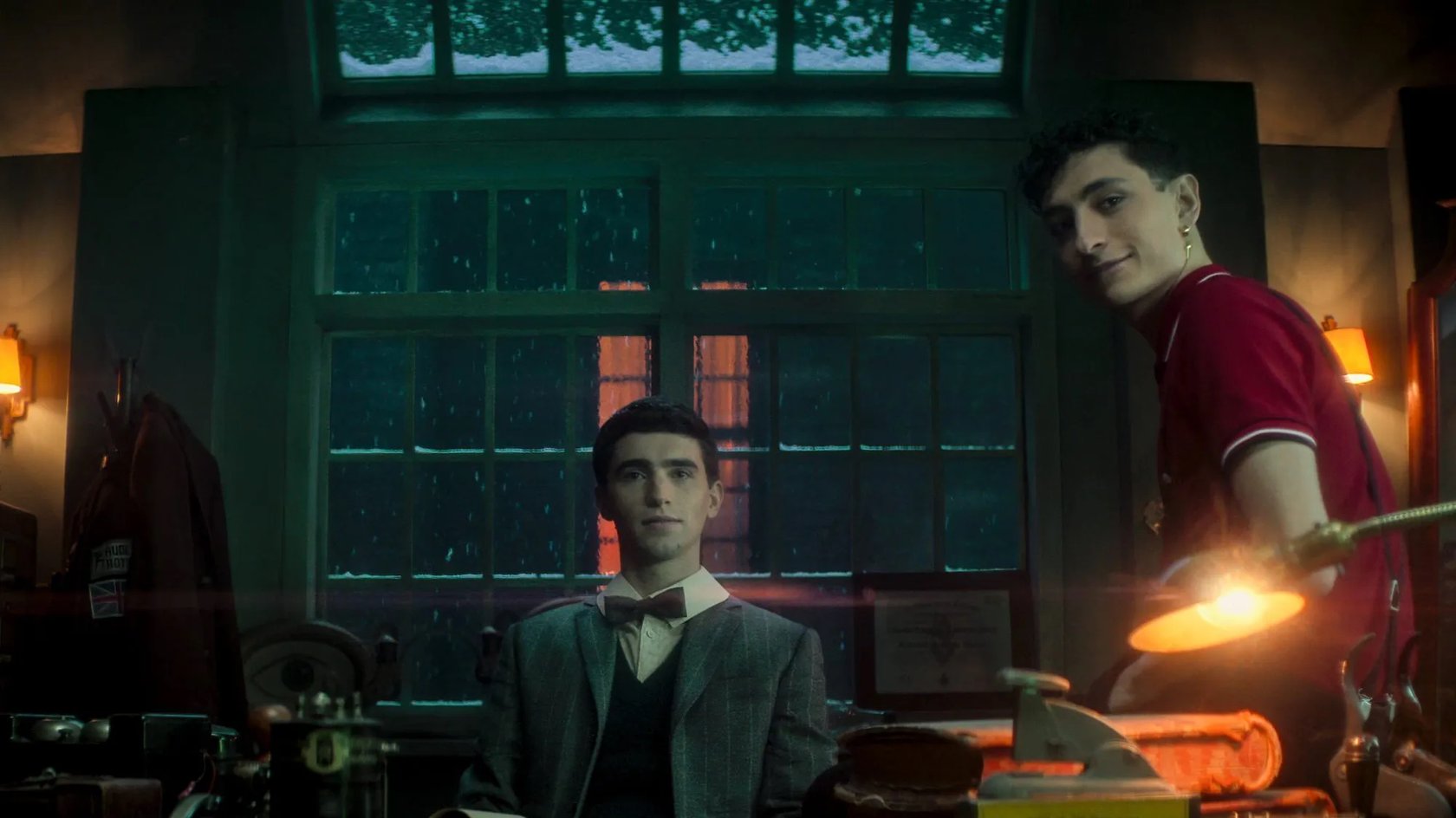 George Rexstrew und Jayden Revri in „Dead Boy Detectives“.