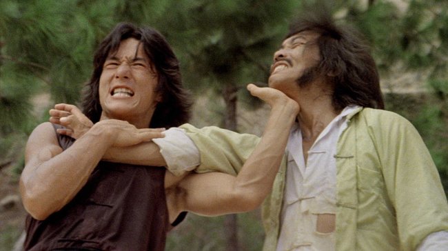 In diesem Martial-Arts-Film perfektioniert Chan eine einzigartige Kampfkunst.