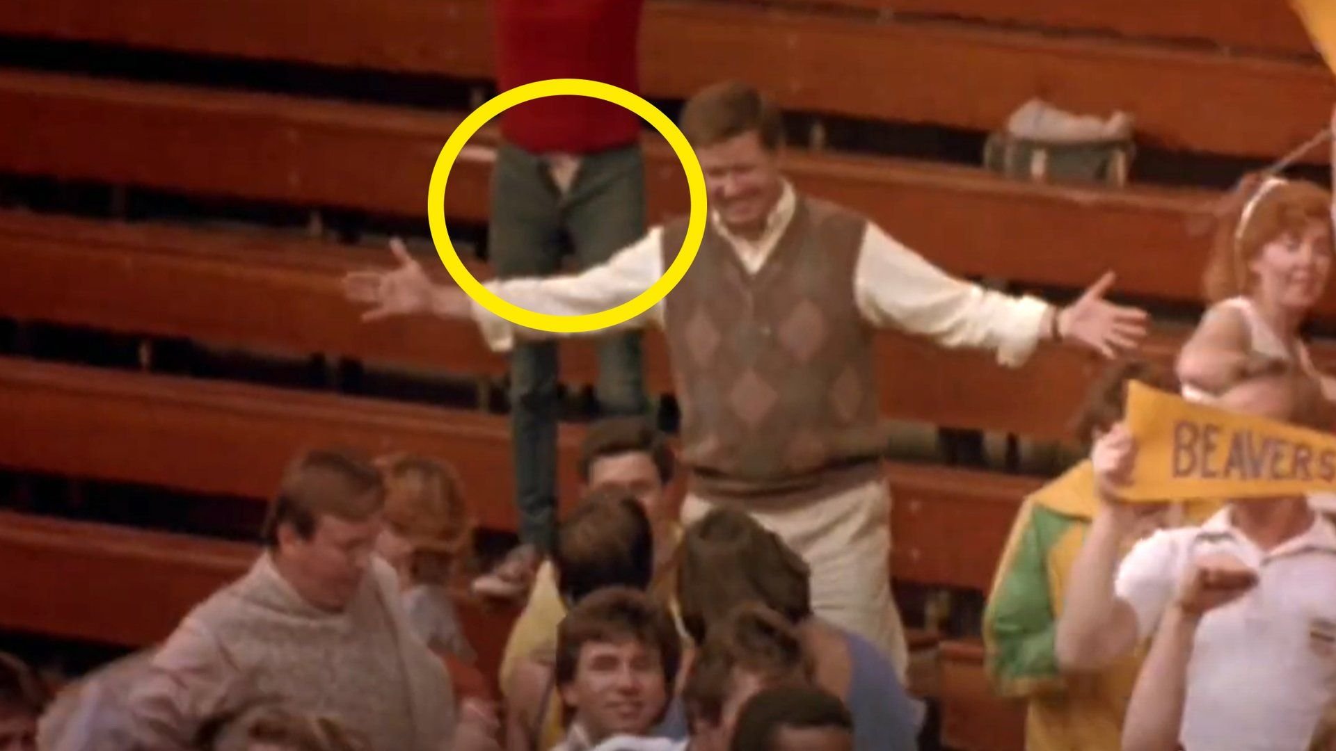 Statist-ffnet-heimlich-seine-Hose-In-diesem-Horror-Kultfilm-hat-ein-Witzbold-einen-total-bescheuerten-Filmfehler-verursacht