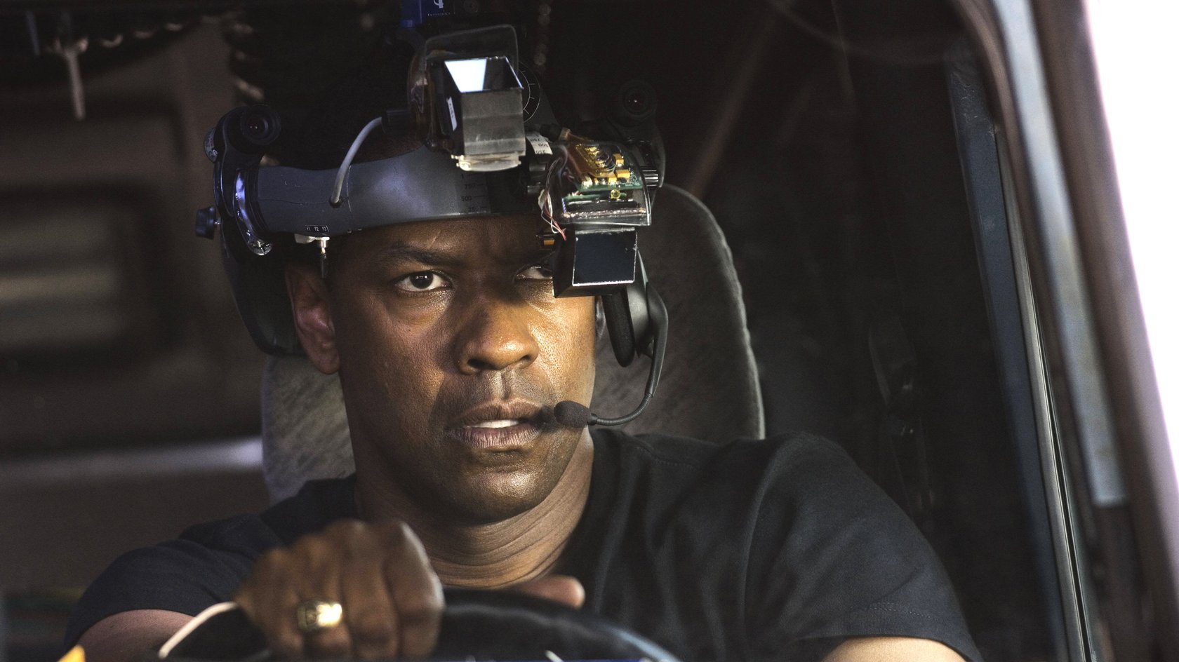Denzel Washington als Doug Carlin in „Déjà Vu – Wettlauf gegen die Zeit“.
