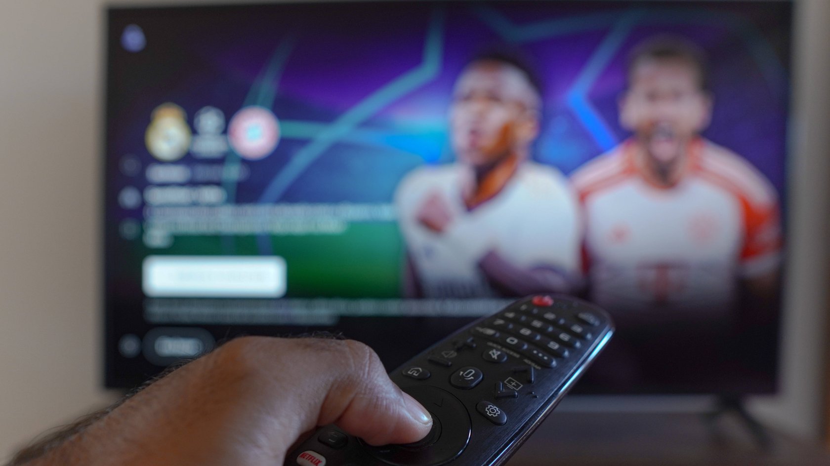 Streaming-Dienste wie Soccer Streams bieten in der Regel kostenfreie Sport-Streams an, die aber nicht legal sind.