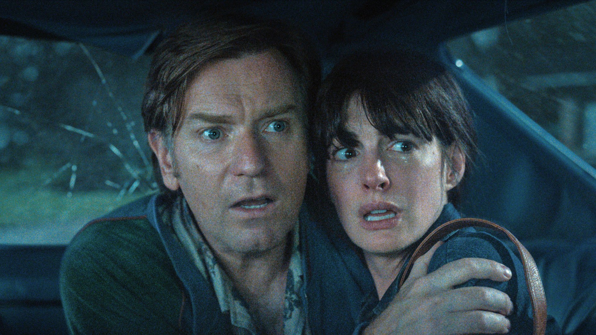 Anne Hathaway gegen T-Rex: Einen bombastischeren Sci-Fi-Trailer werdet ihr heute nicht mehr sehen
