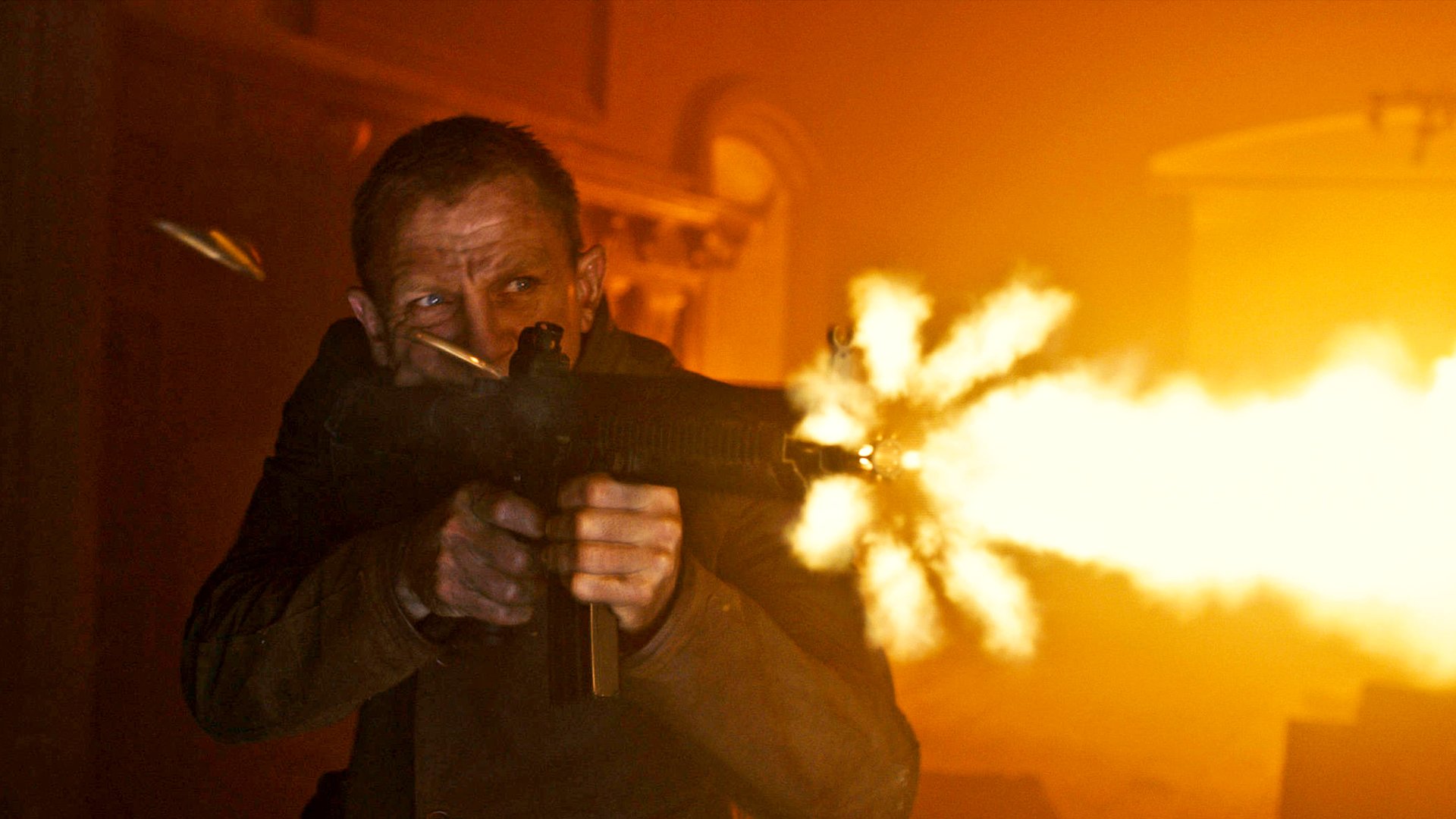 007 の最高のアクション シーンの 1 つで、20 万発を超える銃弾が発射され、85 着のスーツが破壊されました