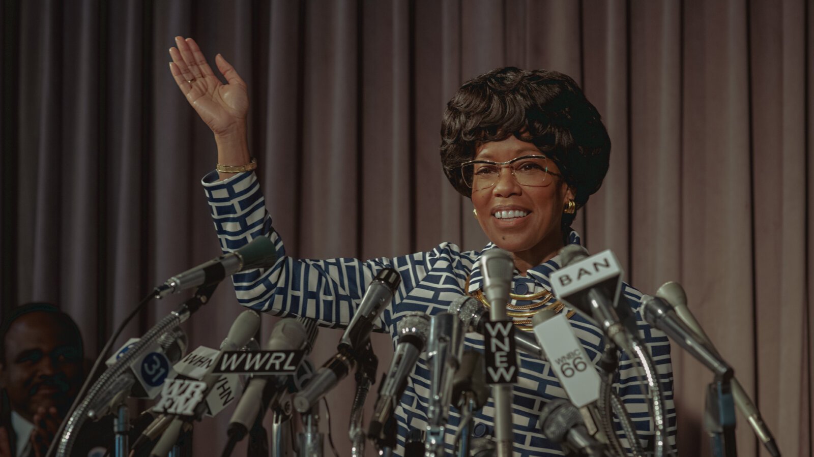 Regina King als Shirley Chisholm.