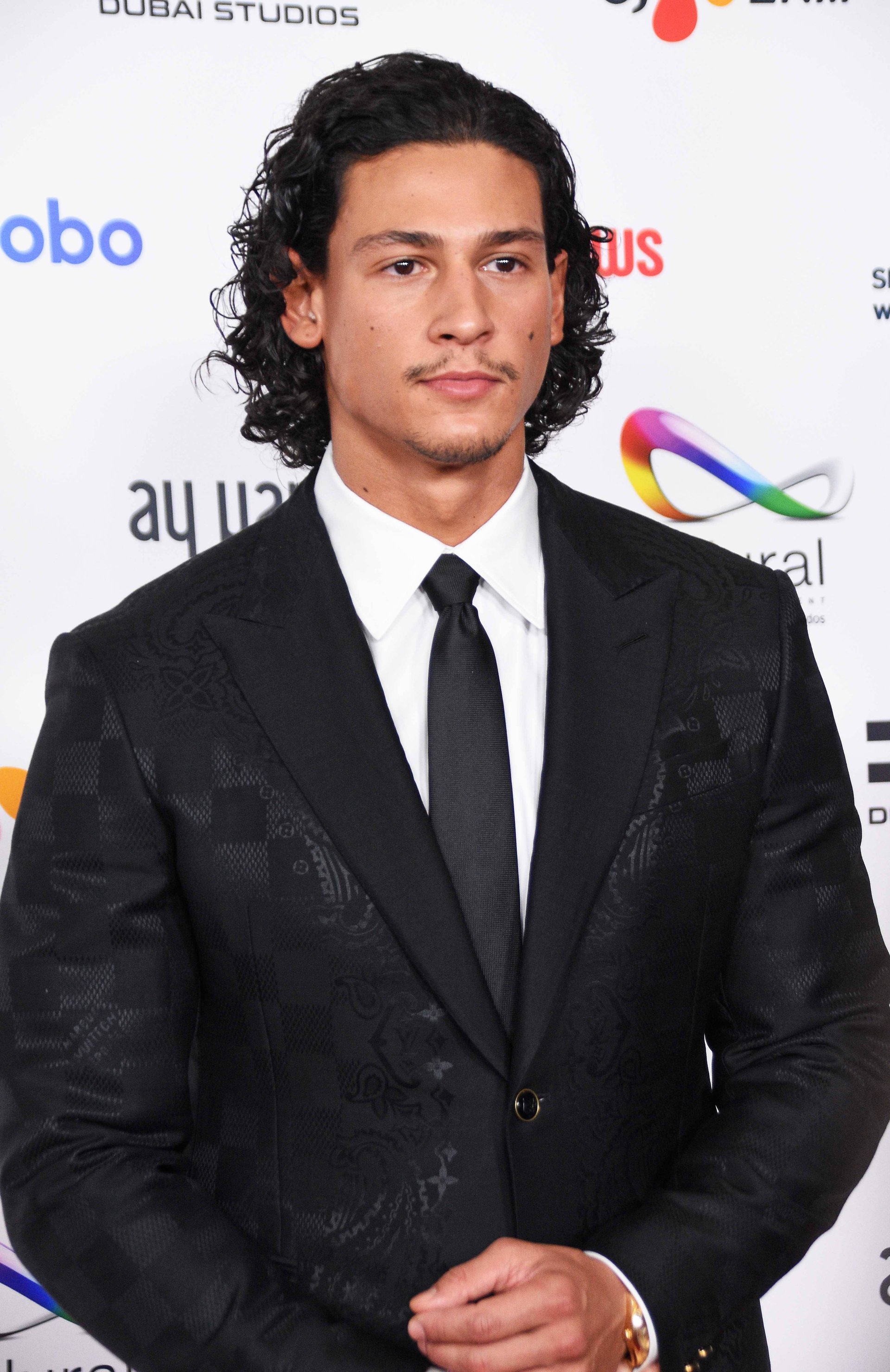 Emilio Sakraya spielt Xaden in Amazons „Fourth Wing“: Aus diesen Filmen und Serien kennt ihr den Schauspieler f3931f859870d2310a21354742 ZmMgODAwMDQwZDFmZmZmIDE5MjAgMAMzMmYzODhkMTI1NA==