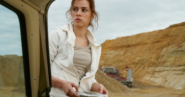 Meike (Nora Tschirner) findet in ihrem Jeep eine ungeplante Überraschung.