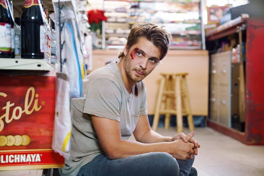 EL CAMINO CHRISTMAS, Luke Grimes, 2017. ph: Bruce Finn / Netflix /Courtesy Everett Collection ACHTUNG AUFNAHMEDATUM GESCHÄTZT PUBLICATIONxINxGERxSUIxAUTxONLY Copyright: xNetflix/CourtesyxEverettxCollectionx MCDELCA EC039
