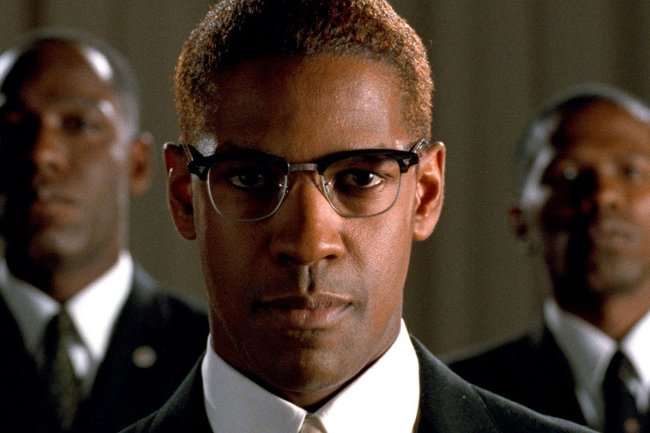 Malcolm Little (Denzel Washington) wird zu „Malcolm X“.