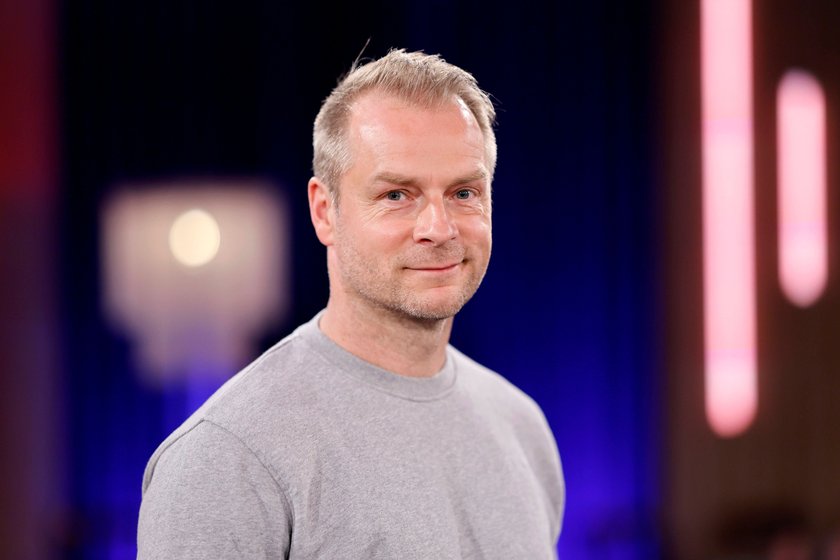 Schauspieler Hinnerk Schönemann bei der Aufzeichnung der WDR-Talkshow Kölner Treff im WDR Studio Bocklemünd. Köln, 17.04.2024 