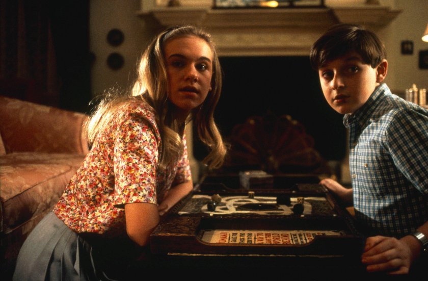 JUMANJI, Laura Bell Bundy, Adam Hann-Byrd, 1995, Columbia TriStar/courtesy Everett Collection Columbia Tristar/Courtesy Everett Collection ACHTUNG AUFNAHMEDATUM GESCHÄTZT PUBLICATIONxINxGERxSUIxAUTxONLY Copyright: xColumbiaxTristar/CourtesyxEverettxCollectionx MCDJUMA EC018