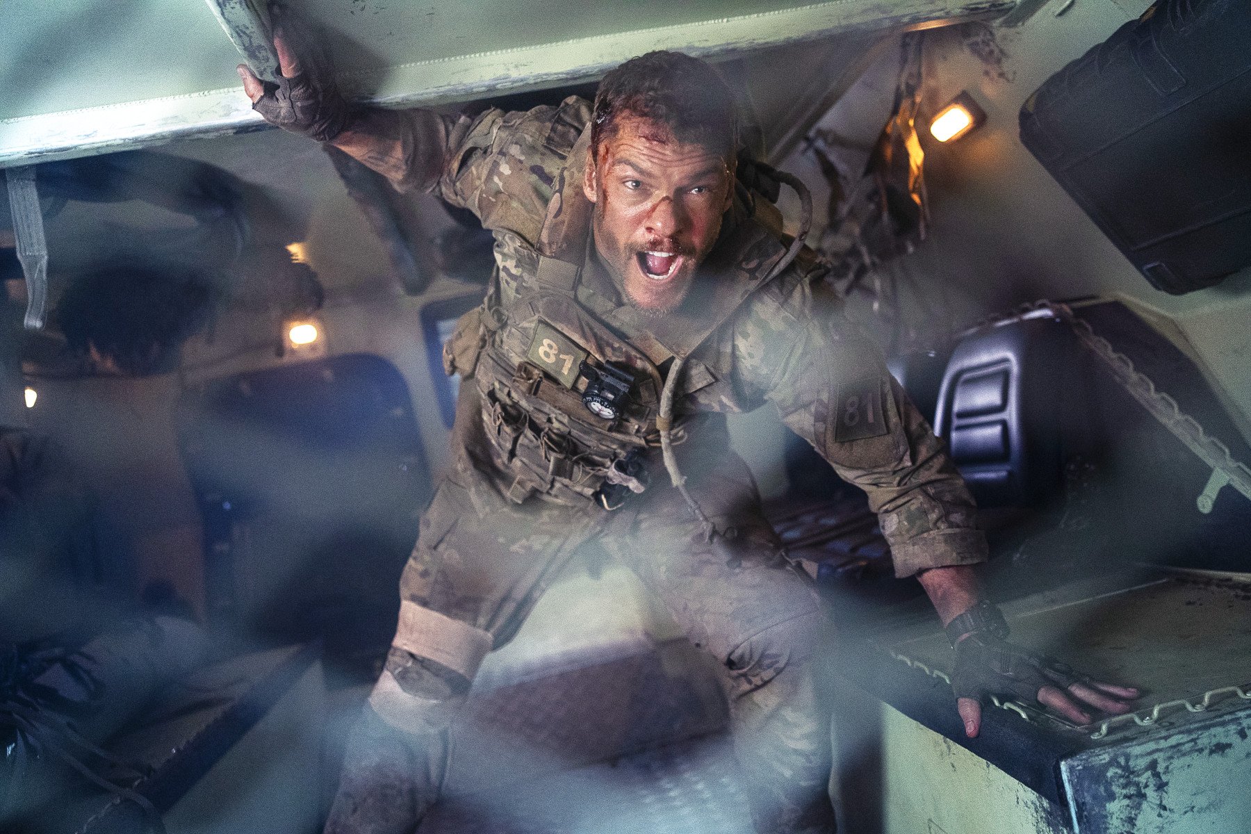 Jetzt macht Jack Reacher Aliens platt: Blutiger Sci-Fi-Kriegsfilm holt sich Alan Ritchson