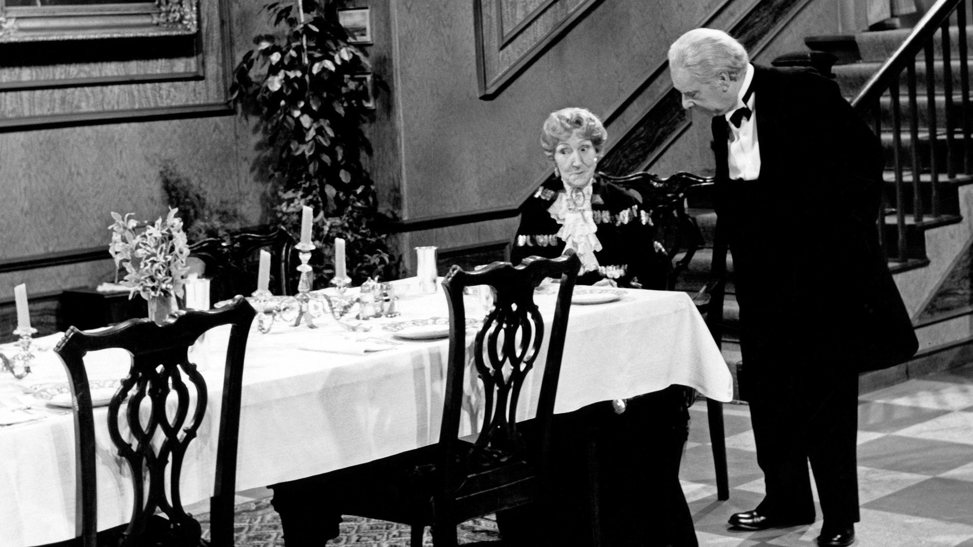 „Dinner for One“ heute: Alle Sendetermine an Silvester 2025 und Neujahr 2026