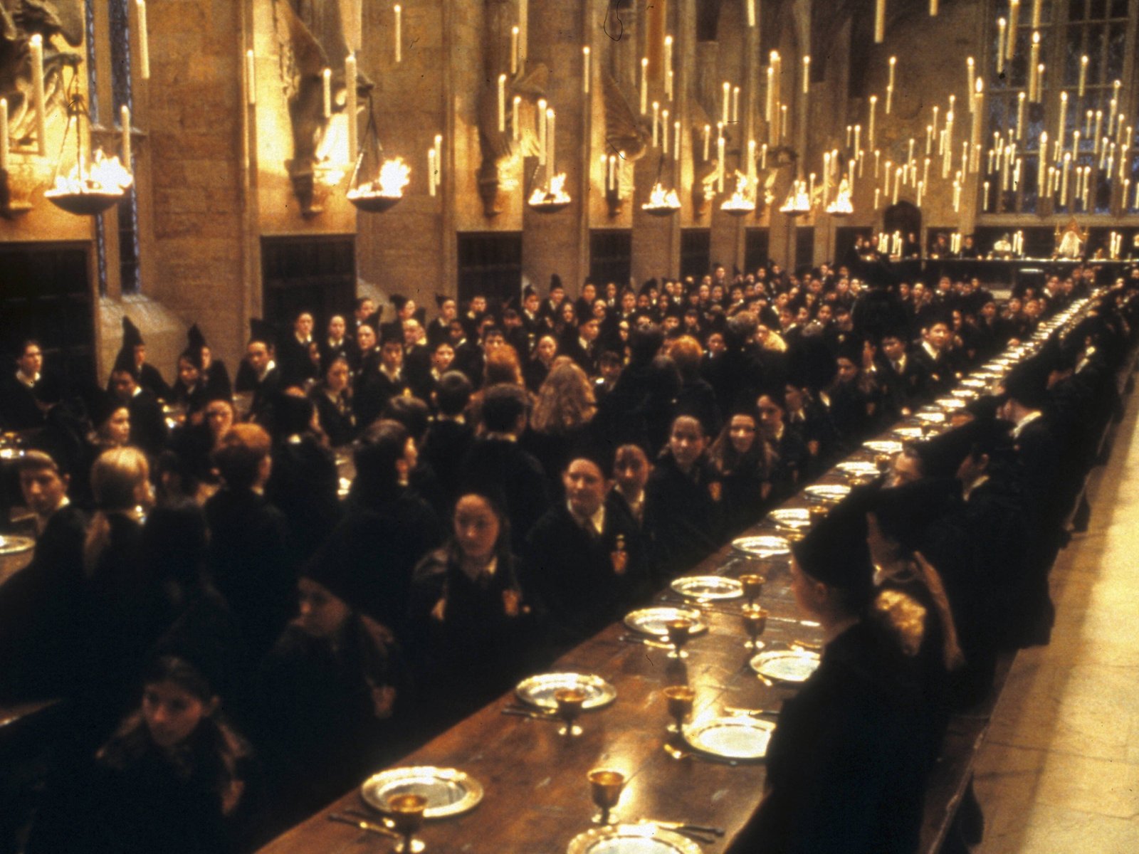 Magie für Zuhause: Amazon verkauft schwebende Harry-Potter-Kerzen mit Zauberstab-Fernbedienung