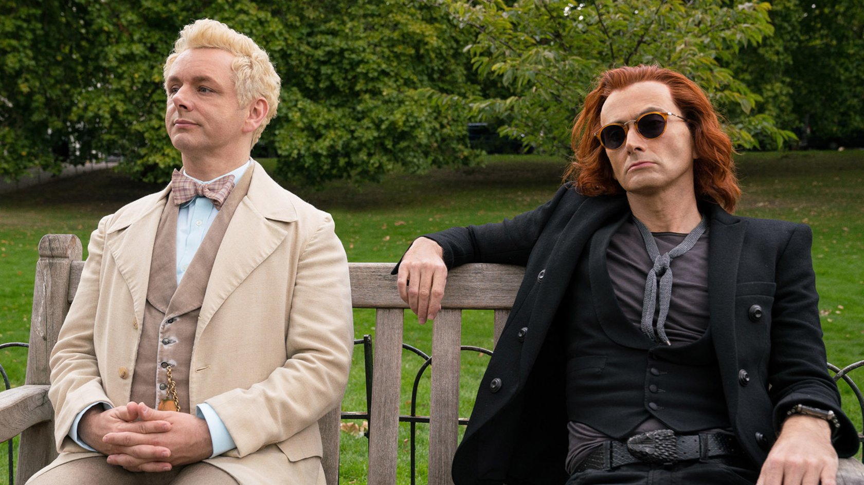 Grundverschieden und doch beste Freunde: Aziraphale und Crowley.