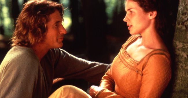Lancelot (Richard Gere) und Guinevere (Julia Ormond) versuchen, einander zu widerstehen.
