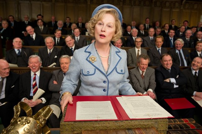 Margaret Thatcher (Meryl Streep) sticht als einzige Frau im Parlament heraus.
