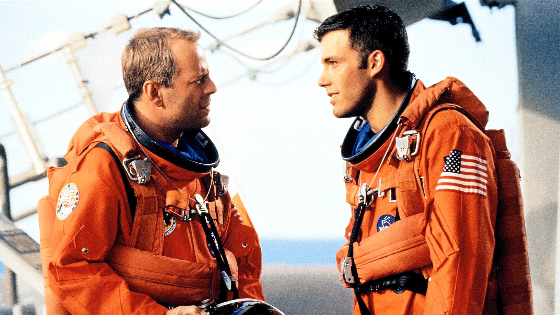 Actionstar-Ben-Affleck-hat-eine-ganz-miese-aber-lustige-Erinnerung-an-diesen-90er-Sci-Fi-Megahit-mit-Bruce-Willis