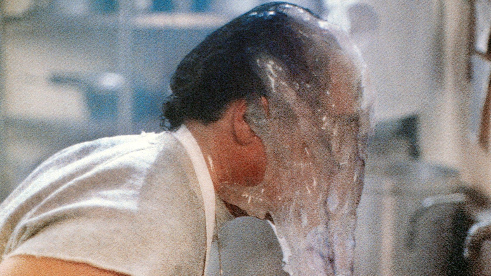 „Hellraiser“-Regisseur bringt einen der besten und glibberigsten 80er-Horrorfilme zurück