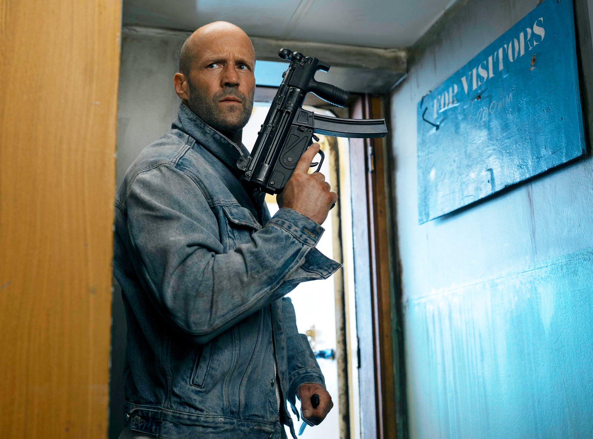 „Der moderne Chuck Norris“: Jason Statham zerlegt im ersten Action-Trailer zu „Mutiny“ fiese Piraten