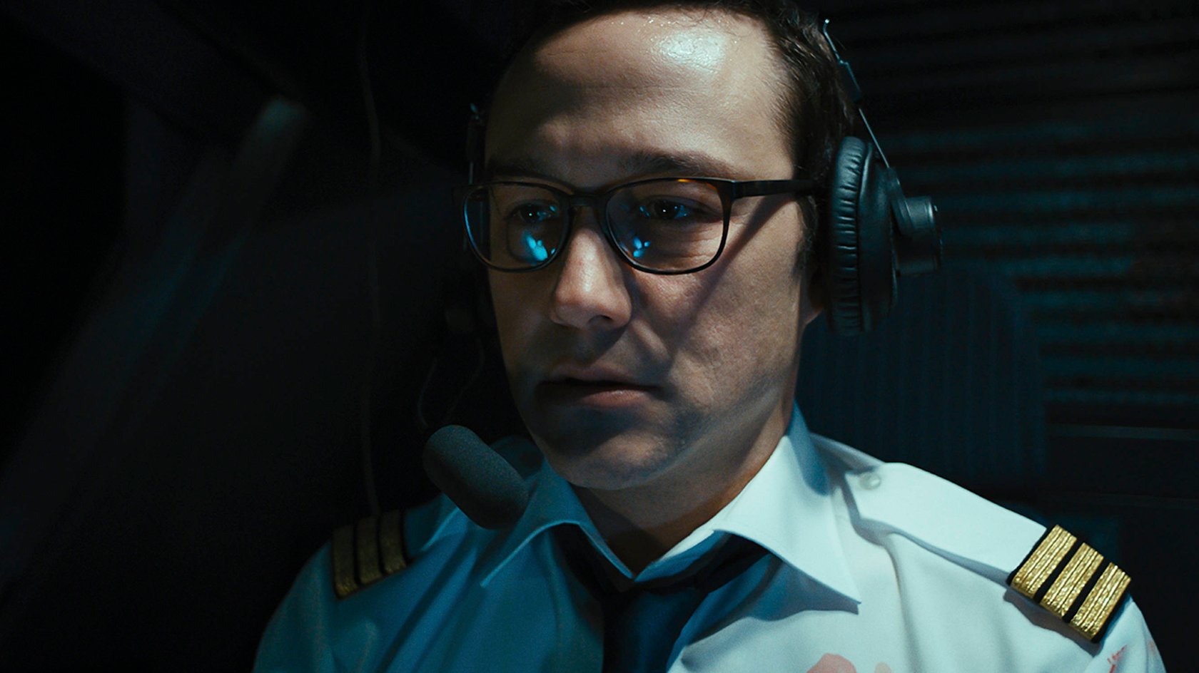 Der Pilot Tobias Ellis (Joseph Gordon-Levitt) ist am Ende der Handlung nachhaltig geprägt.