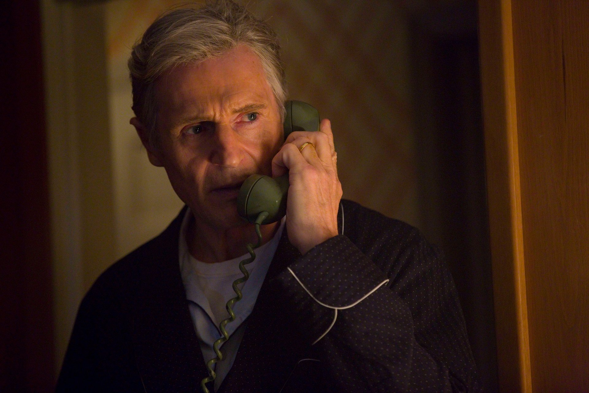 „Packend und intensiv“: Dieser Politthriller sorgt aktuell in den Amazon-Charts für Gesprächsstoff