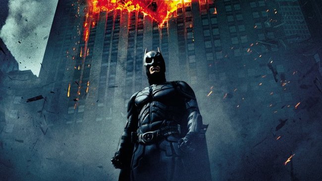 Batman (Christian Bale) wacht über Gotham.