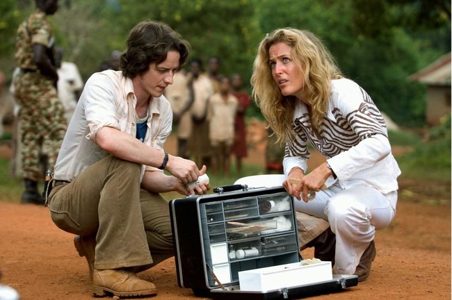 Sarah (Gillian Anderson) und Nicholas (James McAvoy) wollen den Menschen in Uganda helfen.
