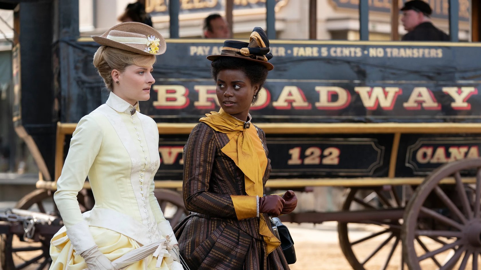Marian Brook (Louisa Jacobson) muss sich in New York erst noch zurechtfinden. 