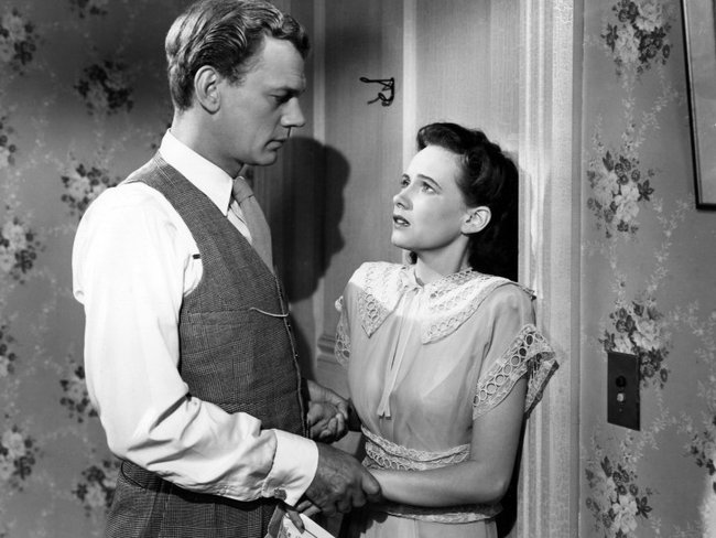 Charlie (Joseph Cotten) wird von seiner Nichte (Teresa Wright) durchschaut.