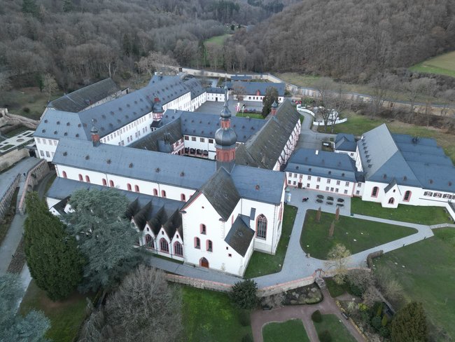 Das Kloster Eberbach in Erbach nahe Eltville am Rhein.