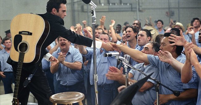 Johnny Cash bei einem Auftritt im Gefängnis.